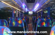 Bus ukuran menengah Mansion Transport di Bali